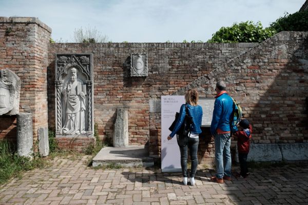 Esterno, ai piedi della scala del palazzo dell'Archivio, Museo di Torcello - Isola di Torcello, Venezia